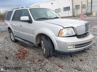 2006 Lincoln Navigator Luxury with VIN 5LMFU27586LJ09074, listed as a IAAI auction lot 41566105 with 266,395 mi miles. Bid and sale history available at carsss.com. Image 1.