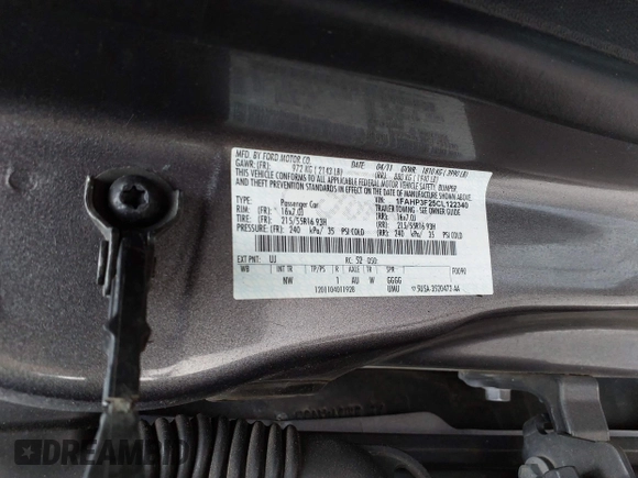 2012 Ford Focus SE with VIN 1FAHP3F25CL122340, listed as a IAAI auction lot 42070565 with 186,662 mi miles. Bid and sale history available at carsss.com. Image 9.