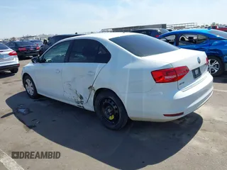 2015 Volkswagen Jetta S с VIN 3VW2K7AJ1FM266410, выставлен на аукционе IAAI как лот 42353308 с пробегом 147 578 миль миль и . История ставок и продаж доступна на DreamBid. Изображение 3.