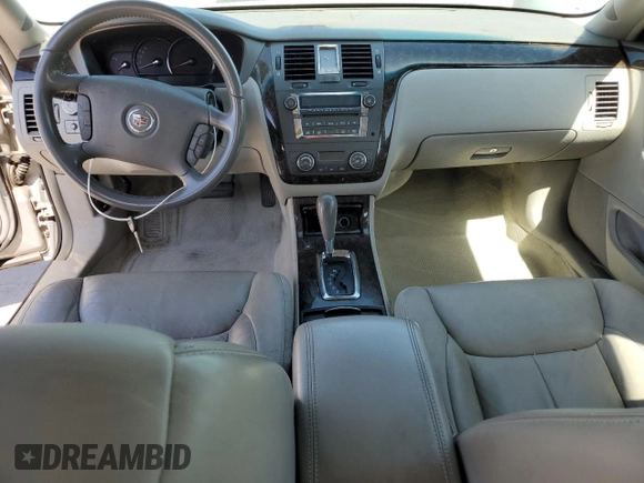 2008 Cadillac DTS 1SA z VIN 1G6KD57Y38U183004, wystawiony jako Copart lot #50410805 z przebiegiem Nie podano mil oraz Szkoda całkowita • Salvage title. Historia ofert i sprzedaży dostępna na DreamBid. Obrazek 8.