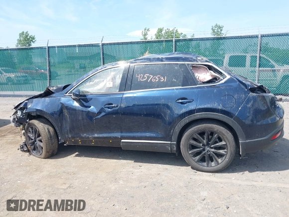 2023 Mazda CX-9 Touring Plus z VIN JM3TCBAY3P0637700, wystawiony jako IAAI lot #42576531 z przebiegiem 19 483 mil mil oraz . Historia ofert i sprzedaży dostępna na DreamBid. Obrazek 14.