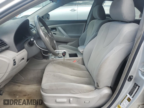 2008 Toyota Camry LE z VIN 4T1BE46K58U203850, wystawiony jako Copart lot #55837735 z przebiegiem 311 605 mil mil oraz Szkoda całkowita • Salvage title. Historia ofert i sprzedaży dostępna na DreamBid. Obrazek 7.