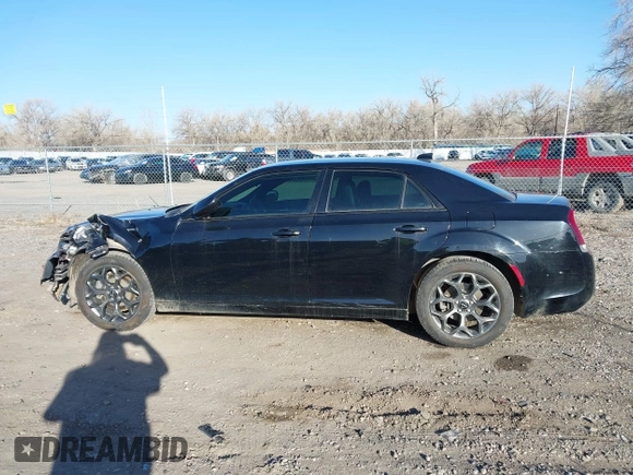 2017 Chrysler 300 S z VIN 2C3CCAGG1HH518935, wystawiony jako IAAI lot #41957362 z przebiegiem 102 454 mil mil oraz . Historia ofert i sprzedaży dostępna na DreamBid. Obrazek 15.