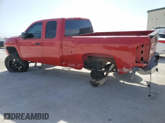 2007 Chevrolet Silverado 1500 LT w/1LT with VIN 2GCEC19C071643236, listed as a Copart auction lot 49526005 with 193,730 mi miles and Clean Title. Bid and sale history available at carsss.com. Image 2.