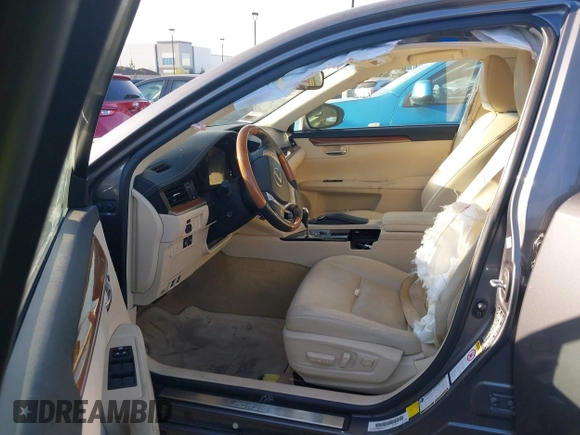 2013 Lexus ES 300h z VIN JTHBW1GG3D2015178, wystawiony jako IAAI lot #42045484 z przebiegiem 104 301 mil mil oraz . Historia ofert i sprzedaży dostępna na DreamBid. Obrazek 5.