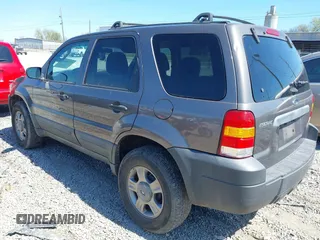 2005 Ford Escape XLS Value with VIN 1FMYU02Z95KC05634, listed as a IAAI auction lot 41888882 with 213,098 mi miles. Bid and sale history available at carsss.com. Image 3.