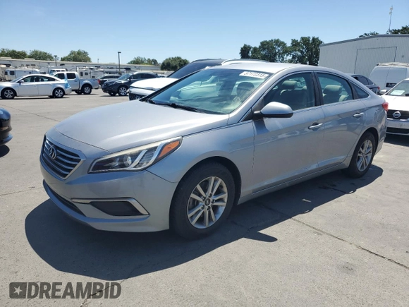 2017 Hyundai Sonata SE z VIN 5NPE24AF9HH477549, wystawiony jako Copart lot #57172315 z przebiegiem 130 643 mil mil oraz Szkoda całkowita • Salvage title. Historia ofert i sprzedaży dostępna na DreamBid. Obrazek 1.
