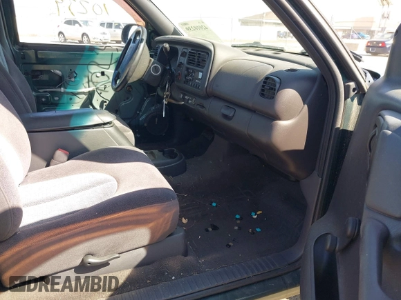 1999 Dodge Dakota SLT z VIN 1B7GL22X0XS128071, wystawiony jako IAAI lot #42010239 z przebiegiem 150 495 mil mil oraz . Historia ofert i sprzedaży dostępna na DreamBid. Obrazek 5.