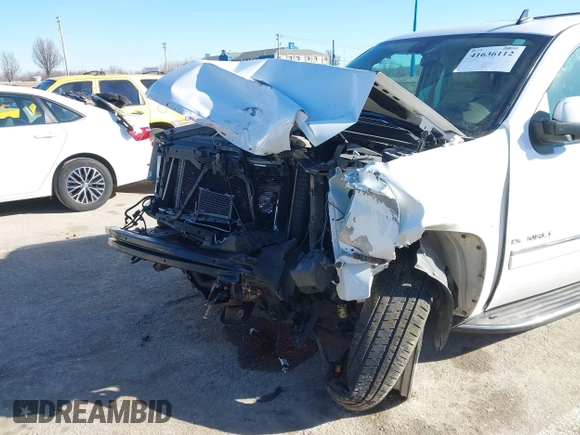 2014 GMC Yukon Denali with VIN 1GKS2EEF2ER111301, listed as a IAAI auction lot 41636112 with 185,956 mi miles. Bid and sale history available at carsss.com. Image 6.