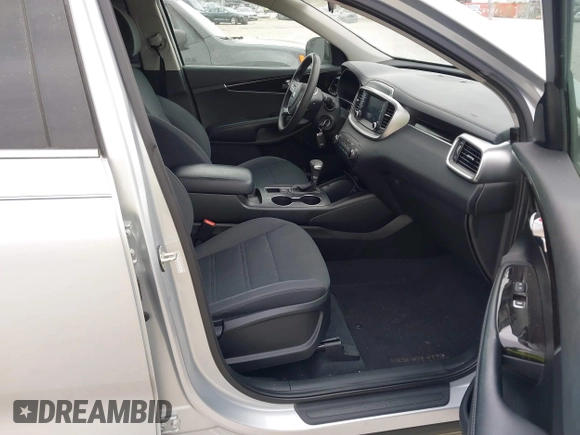 2019 Kia Sorento L with VIN 5XYPG4A30KG578171, listed as a IAAI auction lot 41875653 with 113,762 mi miles. Bid and sale history available at carsss.com. Image 5.