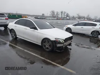 2017 Mercedes-Benz E 300 Luxury z VIN WDDZF4JB9HA107962, wystawiony jako IAAI lot #41515093 z przebiegiem 73 942 mil mil oraz . Historia ofert i sprzedaży dostępna na DreamBid. Obrazek 1.