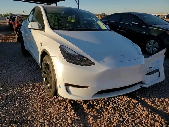 2024 Tesla Model Y Long Range with VIN 7SAYGAEE5RF036521, listed as a Copart auction lot 46652255 with 11,522 mi miles and Salvage Title. Bid and sale history available at carsss.com. Image 11.