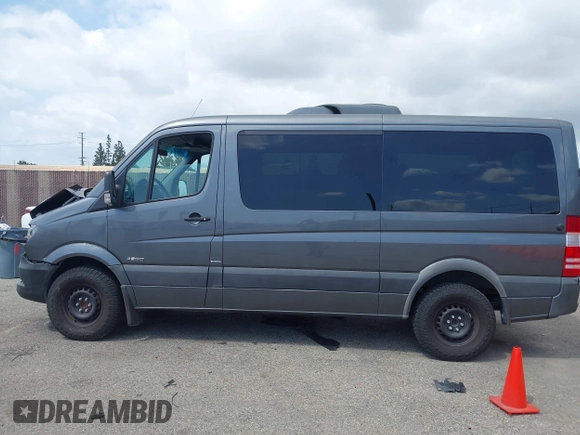 2015 Mercedes-Benz Sprinter Passenger with VIN WDZPE7DC1FP111850, listed as a IAAI auction lot 41920037 with 127,121 mi miles. Bid and sale history available at carsss.com. Image 14.