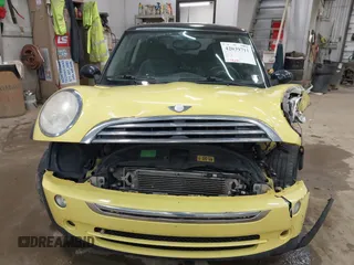2005 MINI Hardtop with VIN WMWRC33595TJ70125, listed as a IAAI auction lot 42039711 with 178,091 mi miles and . Bid and sale history available at DreamBid. Image 12.
