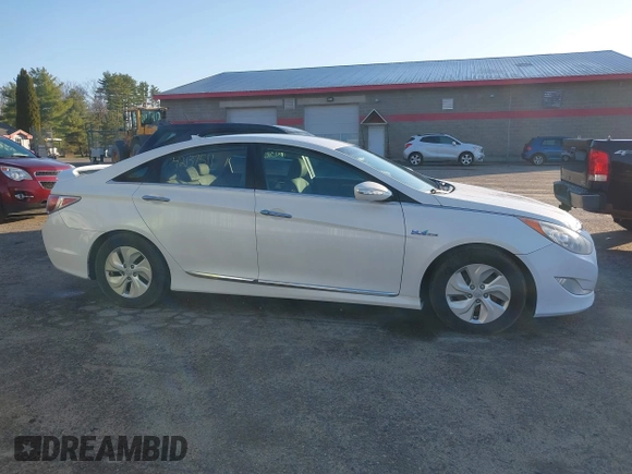 2013 Hyundai Sonata Hybrid with VIN KMHEC4A45DA065198, listed as a IAAI auction lot 42137511 with 219,500 mi miles. Bid and sale history available at carsss.com. Image 14.
