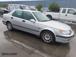 2001 Saab 9-5 with VIN YS3ED48E313047145, listed as a IAAI auction lot 41725537 with 137,708 mi miles. Bid and sale history available at carsss.com. Image 1.