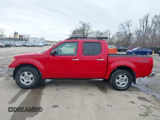 2006 Nissan Frontier SE z VIN 1N6AD07W96C455744, wystawiony jako IAAI lot #41728920 z przebiegiem 176 107 mil mil oraz . Historia ofert i sprzedaży dostępna na DreamBid. Obrazek 14.
