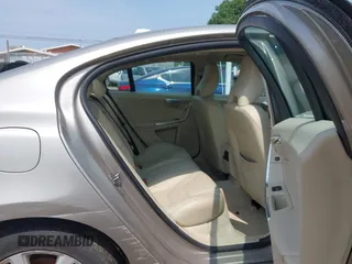 2016 Volvo S60 T5 Premier z VIN YV1612TK4G1394049, wystawiony jako IAAI lot #42491627 z przebiegiem 80 954 mil mil oraz . Historia ofert i sprzedaży dostępna na DreamBid. Obrazek 8.
