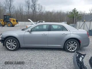 2018 Chrysler 300 Limited with VIN 2C3CCAKG3JH302274, listed as a IAAI auction lot 41802173 with 89,962 mi miles. Bid and sale history available at carsss.com. Image 15.