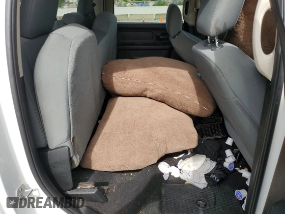 2018 Ram 1500 Express z VIN 3C6RR7KT8JG265301, wystawiony jako Copart lot #56287975 z przebiegiem Nie podano mil oraz Czysty tytuł • Clean title. Historia ofert i sprzedaży dostępna na DreamBid. Obrazek 10.