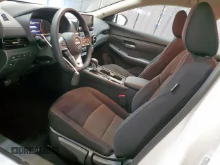 2025 Nissan Sentra SV z VIN 3N1AB8CV4SY288282, wystawiony jako Copart lot #59817245 z przebiegiem 3 237 mil mil oraz Czysty tytuł • Clean title. Historia ofert i sprzedaży dostępna na DreamBid. Obrazek 7.