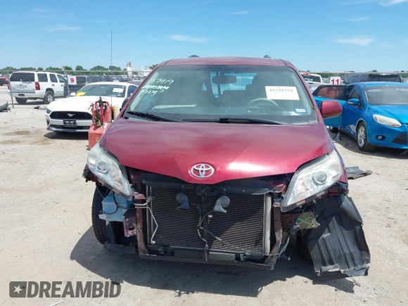 2014 Toyota Sienna LE AAS z VIN 5TDKK3DC4ES507433, wystawiony jako IAAI lot #42321751 z przebiegiem 108 596 mil mil oraz . Historia ofert i sprzedaży dostępna na DreamBid. Obrazek 13.