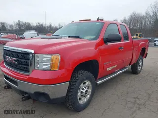 2011 GMC Sierra 2500HD SLE with VIN 1GT220CG8BZ134636, listed as a IAAI auction lot 41726133 with 147,118 mi miles. Bid and sale history available at carsss.com. Image 17.