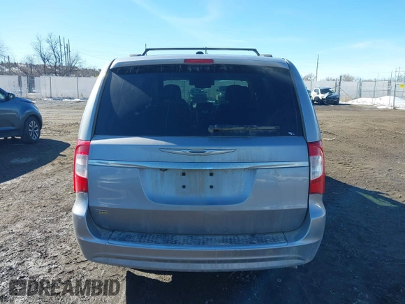 2014 Chrysler Town & Country Touring with VIN 2C4RC1BG8ER208400, listed as a IAAI auction lot 41611970 with 105,589 mi miles. Bid and sale history available at carsss.com. Image 16.