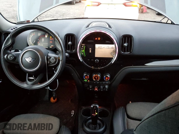2021 MINI Countryman Cooper S with VIN WMZ83BR07M3M70345, listed as a Copart auction lot 84905614 with 42,000 mi miles and Salvage title. Bid and sale history available at DreamBid. Image 8.