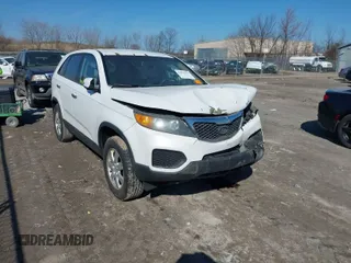 2011 Kia Sorento LX with VIN 5XYKT3A19BG101768, listed as a IAAI auction lot 41879055 with 147,902 mi miles. Bid and sale history available at carsss.com. Image 1.