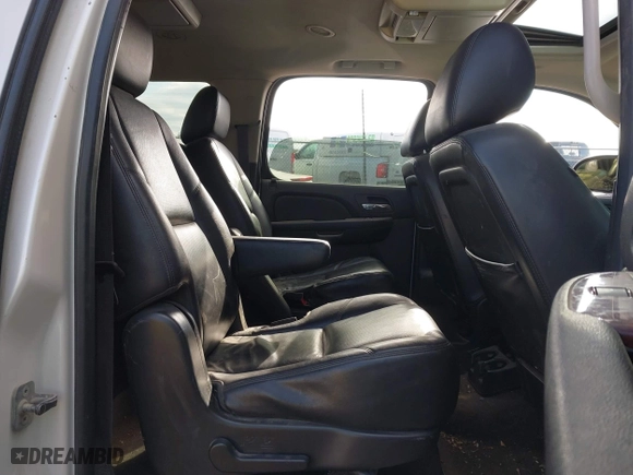 2012 Chevrolet Suburban LTZ with VIN 1GNSKKE71CR251475, listed as a IAAI auction lot 41276204 with 241,316 mi miles. Bid and sale history available at carsss.com. Image 8.