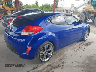 2012 Hyundai Veloster w/Gray Int z VIN KMHTC6AD0CU034683, wystawiony jako IAAI lot #42395112 z przebiegiem 134 388 mil mil oraz . Historia ofert i sprzedaży dostępna na DreamBid. Obrazek 4.