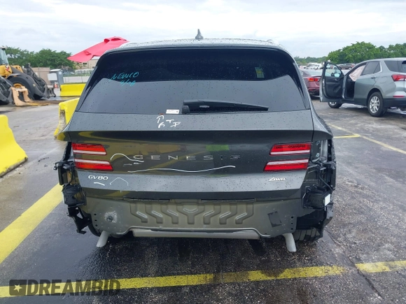 2025 Genesis GV80 Standard z VIN KMUHFESB7SU241172, wystawiony jako IAAI lot #42208893 z przebiegiem 7748 mil mil oraz . Historia ofert i sprzedaży dostępna na DreamBid. Obrazek 17.