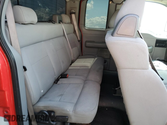 2006 Ford F-150 STX с VIN 1FTRX02W26KB93690, выставлен на аукционе Copart как лот 48538695 с пробегом 256 118 миль миль и Списание • Salvage title. История ставок и продаж доступна на DreamBid. Изображение 10.