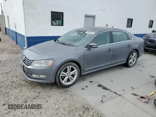 2014 Volkswagen Passat SEL Premium z VIN 1VWCN7A33EC011559, wystawiony jako Copart lot #44460235 z przebiegiem 114 953 mil mil oraz Szkody całkowita. Historia ofert i sprzedaży dostępna na DreamBid. Obrazek 1.
