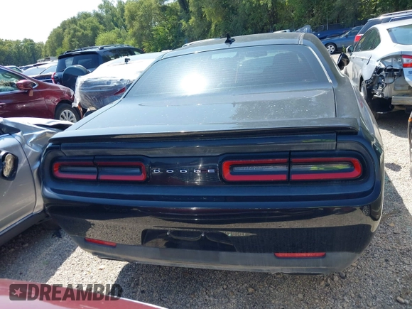 2017 Dodge Challenger R/T z VIN 2C3CDZBT8HH606039, wystawiony jako IAAI lot #40267305 z przebiegiem 69 024 mil mil oraz . Historia ofert i sprzedaży dostępna na DreamBid. Obrazek 16.