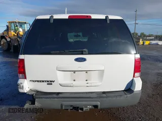 2004 Ford Expedition Special Service with VIN 1FMRU15W04LA07318, listed as a IAAI auction lot 41522727 with 231,051 mi miles. Bid and sale history available at carsss.com. Image 17.