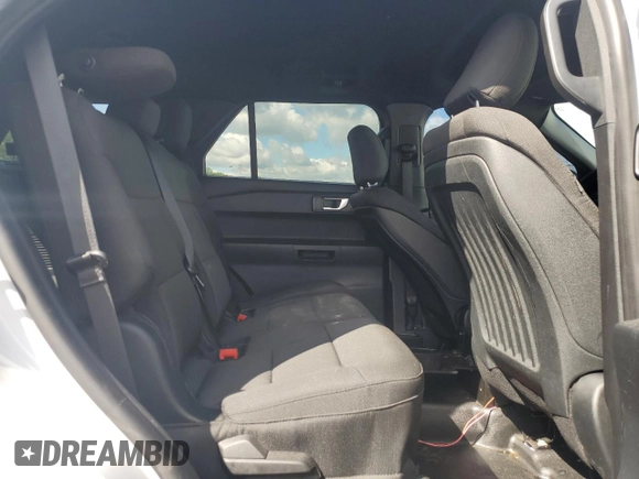2020 Ford Police Interceptor Utility z VIN 1FM5K8AB5LGC36018, wystawiony jako Copart lot #56076965 z przebiegiem 43 525 mil mil oraz Czysty tytuł • Clean title. Historia ofert i sprzedaży dostępna na DreamBid. Obrazek 11.