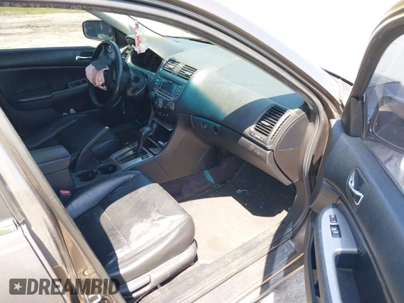 2006 Honda Accord EX-L z VIN 1HGCM56876A157587, wystawiony jako IAAI lot #39181913 z przebiegiem 354 500 mil mil oraz . Historia ofert i sprzedaży dostępna na DreamBid. Obrazek 5.