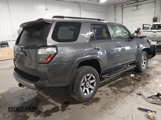 2021 Toyota 4Runner TRD Off Road Premium с VIN JTERU5JR6M5892569, выставлен на аукционе IAAI как лот 41921211 с пробегом 50 853 миль миль и . История ставок и продаж доступна на DreamBid. Изображение 4.