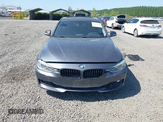 2014 BMW 3 Series 328i z VIN WBA3C1C58EK107050, wystawiony jako IAAI lot #42141433 z przebiegiem Nie podano mil oraz . Historia ofert i sprzedaży dostępna na DreamBid. Obrazek 11.