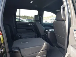 2024 Chevrolet Suburban LT z VIN 1GNSKCKD6RR167614, wystawiony jako IAAI lot #41747300 z przebiegiem 17 326 mil mil oraz . Historia ofert i sprzedaży dostępna na DreamBid. Obrazek 8.
