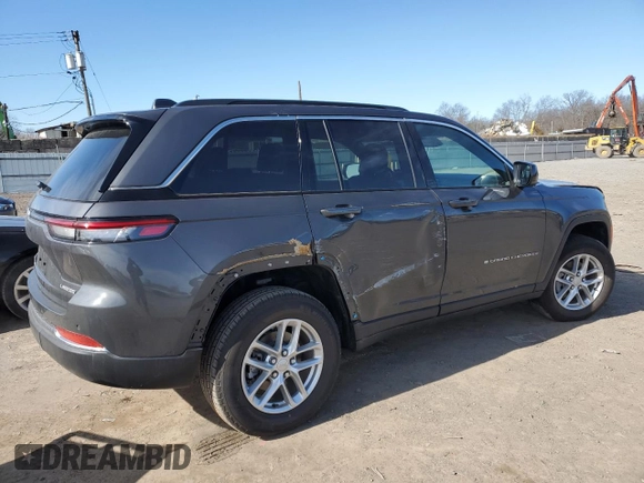 2025 Jeep Grand Cherokee Laredo with VIN 1C4RJHAG0SC268997, listed as a Copart auction lot 45860945 with 1,036 mi miles and Salvage Title. Bid and sale history available at DreamBid. Image 3.