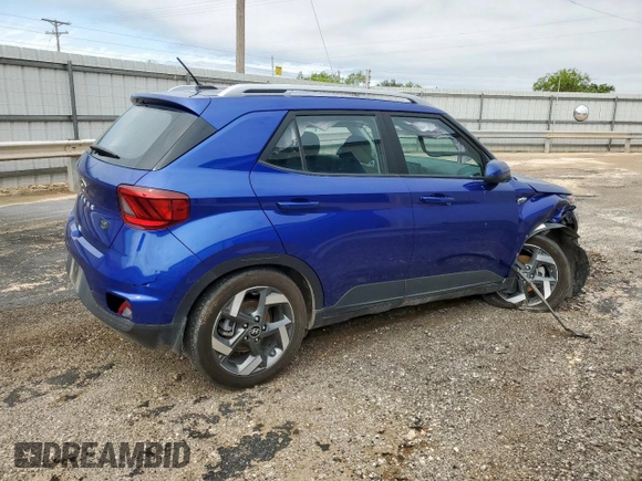 2024 Hyundai Venue SEL z VIN KMHRC8A38RU284095, wystawiony jako Copart lot #58979905 z przebiegiem 17 646 mil mil oraz Czysty tytuł • Clean title. Historia ofert i sprzedaży dostępna na DreamBid. Obrazek 3.