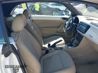 2013 Volkswagen Beetle 2.5L with VIN 3VW5P7AT3DM811617, listed as a IAAI auction lot 42055769 with 93,810 mi miles and . Bid and sale history available at DreamBid. Image 5.