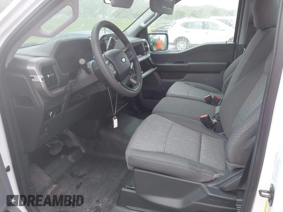 2024 Ford F-150 XL z VIN 1FTMF1KP3RKF57535, wystawiony jako IAAI lot #42477026 z przebiegiem 1 781 mil mil oraz . Historia ofert i sprzedaży dostępna na DreamBid. Obrazek 8.