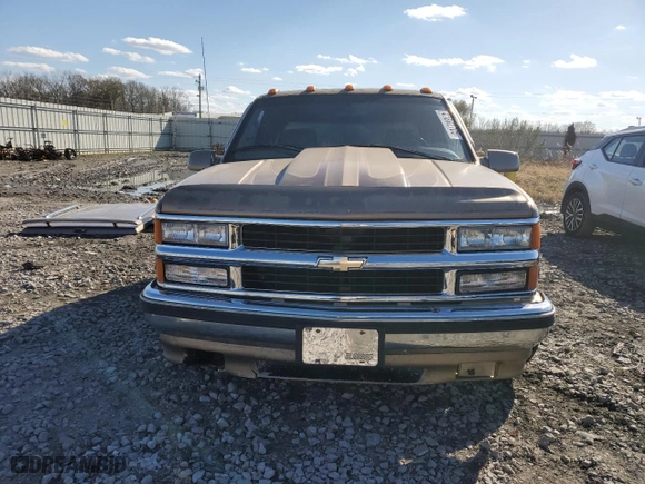 1997 Chevrolet C/K 1500 with VIN 2GBEC19R9V1102904, listed as a Copart auction lot 41882705 with 171,869 mi miles and Salvage Title. Bid and sale history available at carsss.com. Image 5.