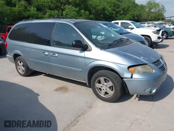 2005 Dodge Caravan SXT with VIN 2D4GP44L25R585797, listed as a IAAI auction lot 42025550 with 232,161 mi miles. Bid and sale history available at carsss.com. Image 1.