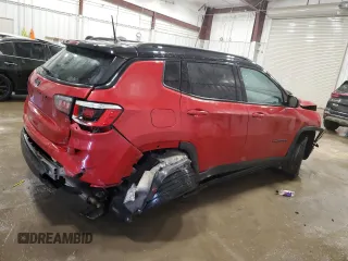 2018 Jeep Compass Altitude with VIN 3C4NJCBB2JT304972, listed as a Copart auction lot 44030125 with 104,862 mi miles and Clean title. Bid and sale history available at DreamBid. Image 3.