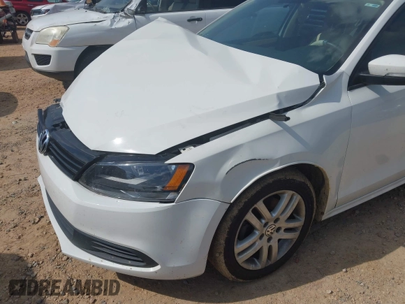 2011 Volkswagen Jetta SE with VIN 3VWDX7AJ9BM352889, listed as a IAAI auction lot 42276273 with Not provided miles and . Bid and sale history available at DreamBid. Image 6.